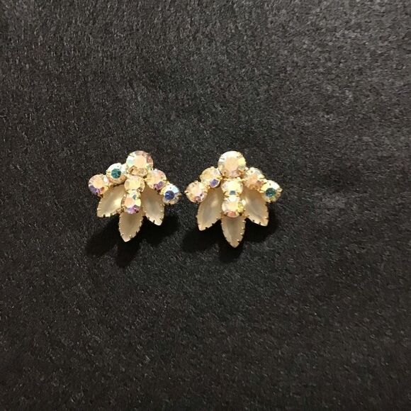 Earrings, beautiful three leaf design from estate sale - Picture 1 of 4